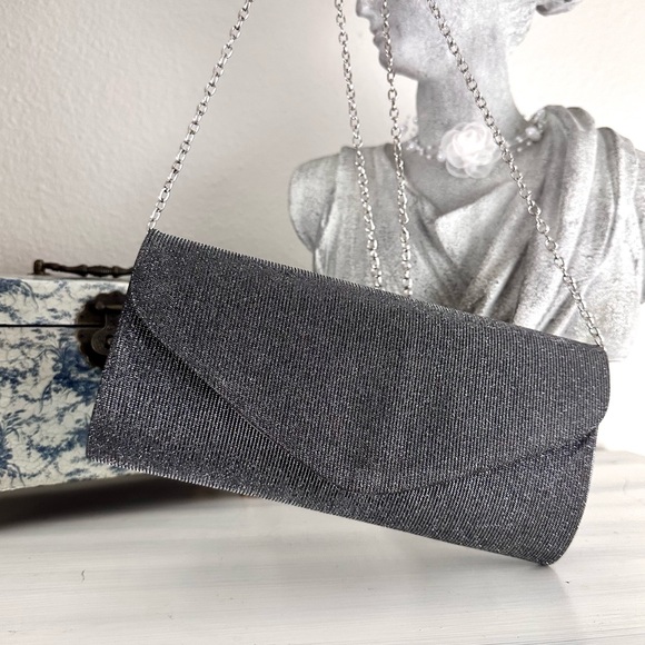 Vintage Chain Glitter Clutch - Picture 9 of 14